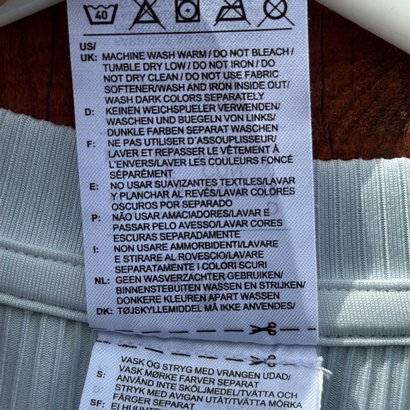 Adidas Women’s Performance Tee Size XS - Picture 9 of 10